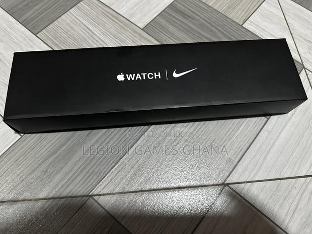 Apple Watch Series 7 Nike Edition · Photo 3