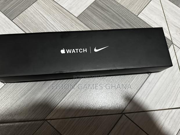 Apple Watch Series 7 Nike Edition · Photo 4
