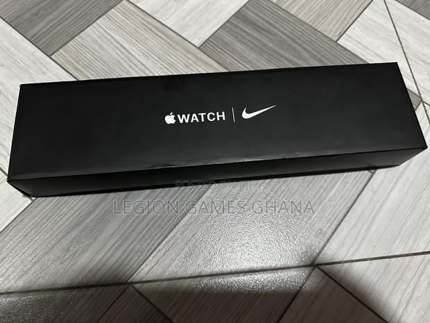 Apple Watch Series 7 Nike Edition · Photo 2