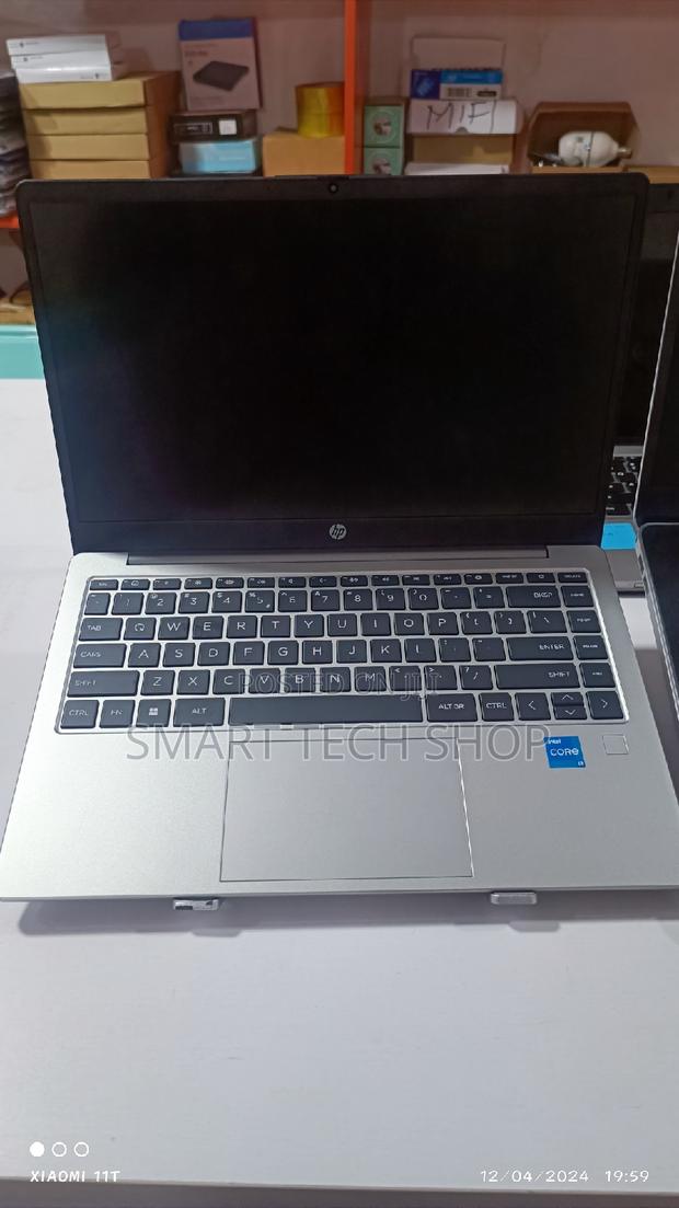 New Laptop HP 250 G10 8GB Intel Core I3 SSD 512GB · Photo 2