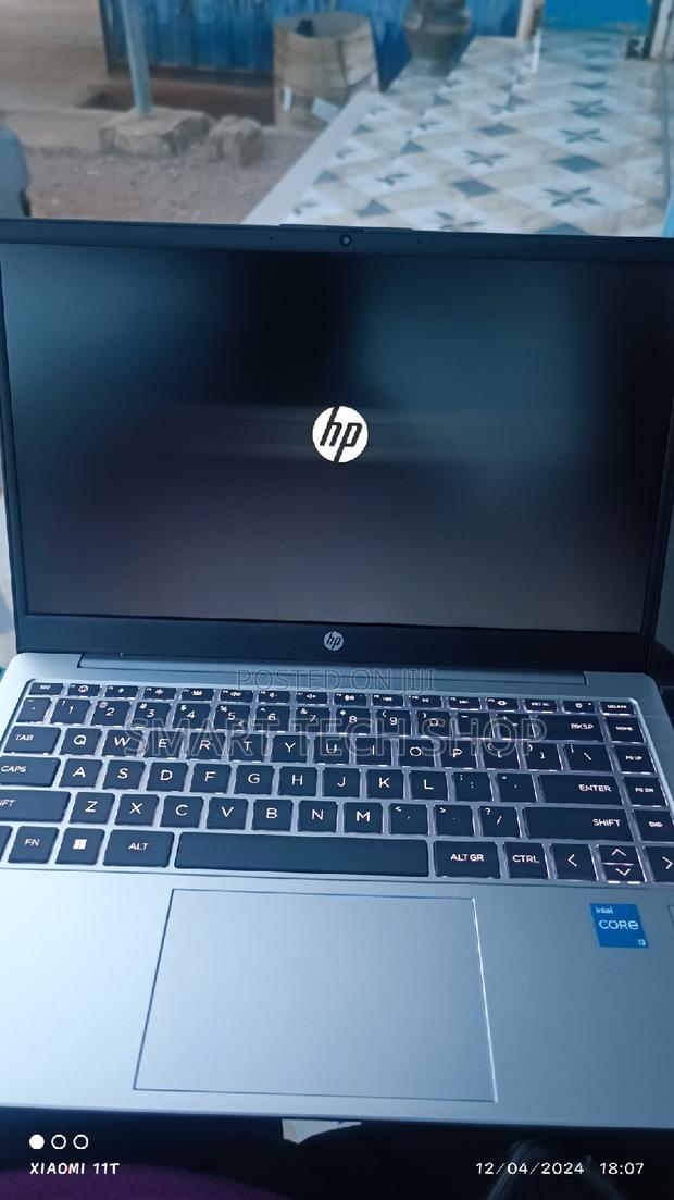 New Laptop HP 250 G10 8GB Intel Core I3 SSD 512GB · Photo 1