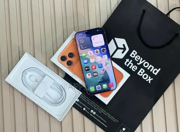 Apple iPhone 17 Pro Max 512 GB Orange · Photo 1