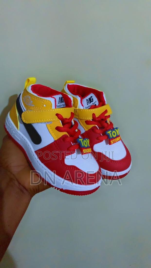Beautiful and Unique Unisex Kids Sneakers · Photo 3