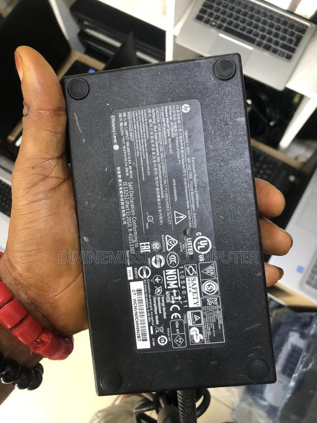 UK Used HP Blue Pin 19.5v—10.3A. 200w. · Photo 4