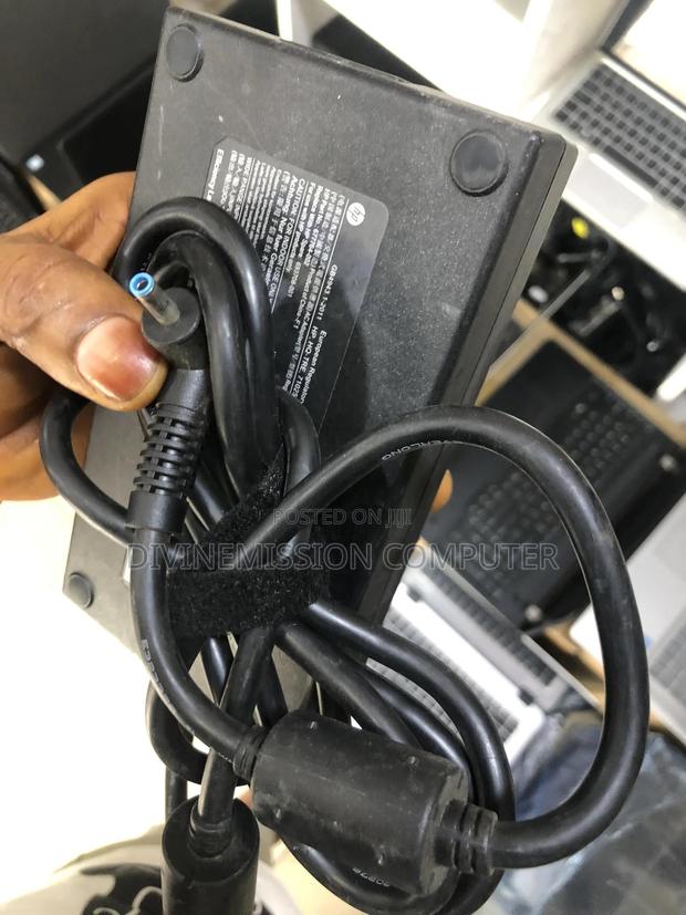 UK Used HP Blue Pin 19.5v—10.3A. 200w. · Photo 3