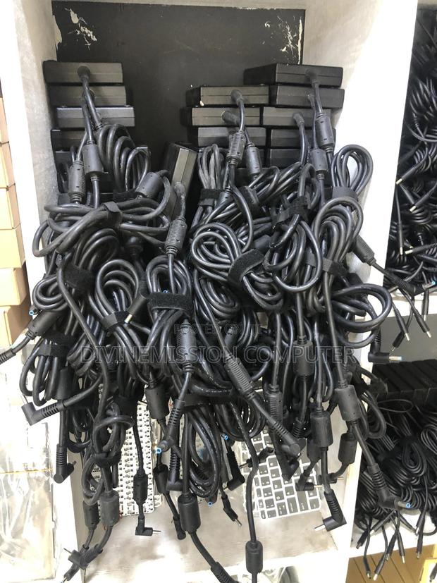 UK Used HP Blue Pin 19.5v—10.3A. 200w. · Photo 2