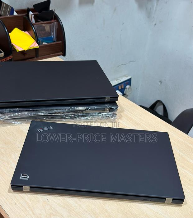 New Laptop Lenovo Thinkpad T490s 16GB Intel Core I7 SSD 256GB · Photo 2