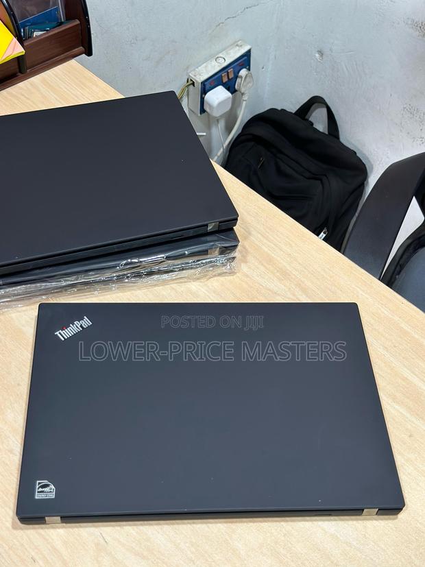 New Laptop Lenovo Thinkpad T490s 16GB Intel Core I7 SSD 256GB · Photo 6