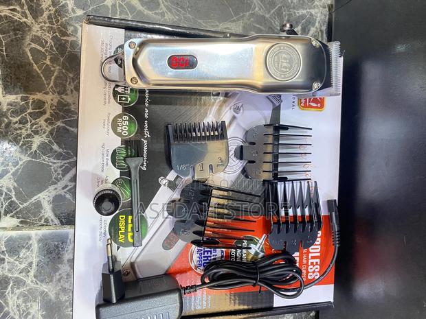 Kiki All-Metal Rechargeable Clipper · Photo 4
