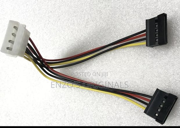 Molex to Dual SATA Power Converter · Photo 2
