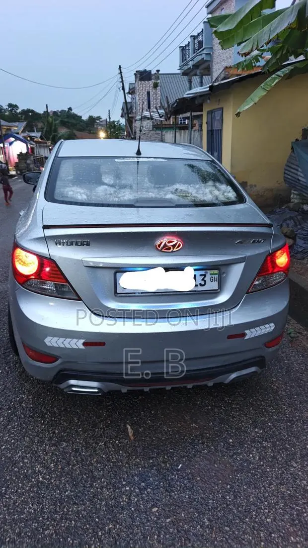 Hyundai Accent GLS 2013 Silver · Photo 1