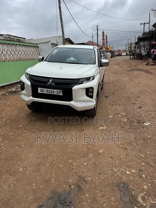 Mitsubishi L200 2022 White · Photo 1