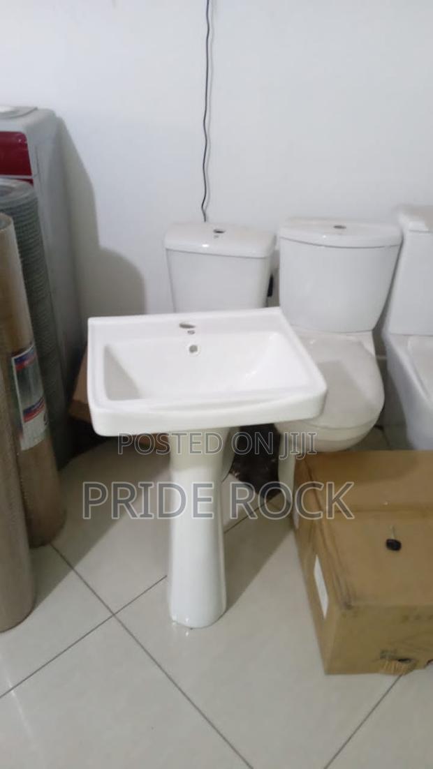 Small Wash Hand Basin With Tap Complete · Photo 1