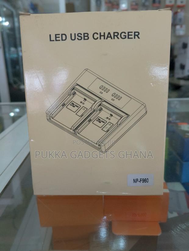 Dual Np-F960 Video Light Charger · Photo 1