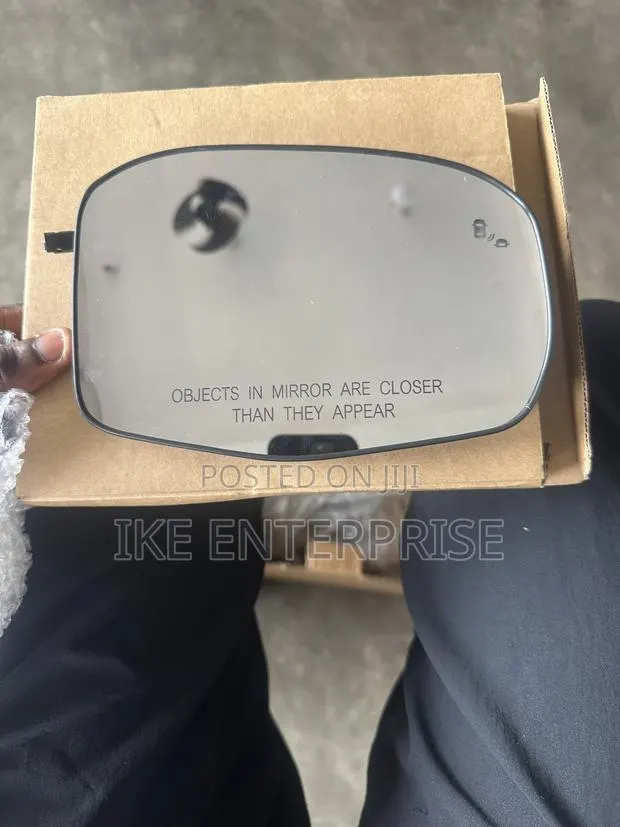 Honda CRV Mirror Glass 2023,2024,2025 · Photo 1