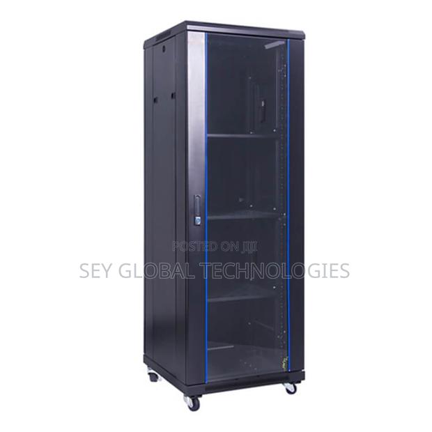 42u Cabinet (800 X 1000) · Photo 1