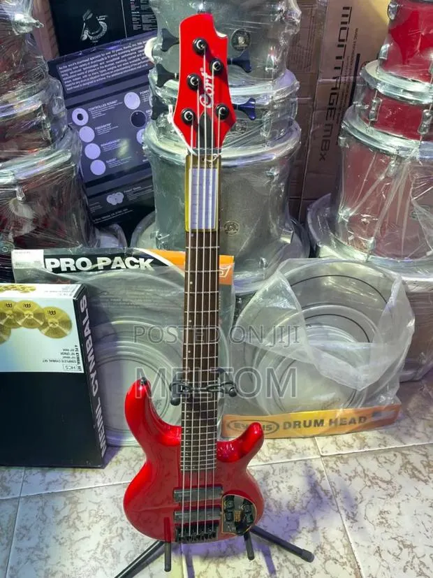 Cort Active And Passive Bass Guitar · Photo 1