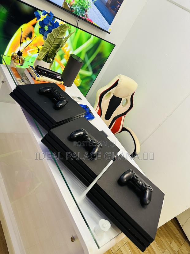 Playstation 4 Pro With 5 Games · Photo 5