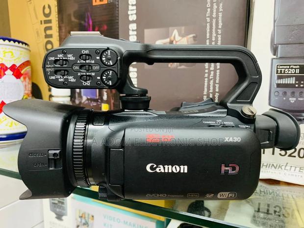 Original Canon Xa30 Professional Handheld Video Camera. · Photo 1