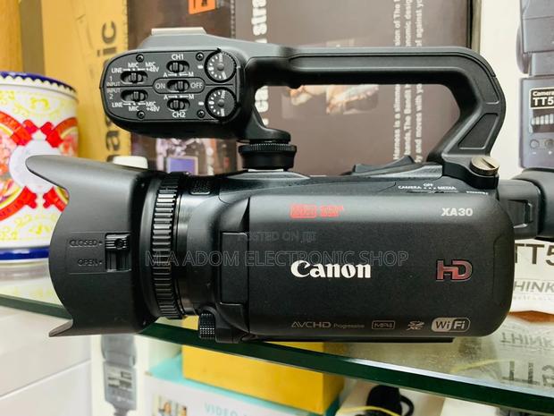 Quality Canon Xa30 Professional Handheld Video Camera. · Photo 1