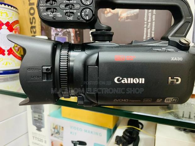 Authentic Canon Xa30 Professional Handheld Video Camera. · Photo 1