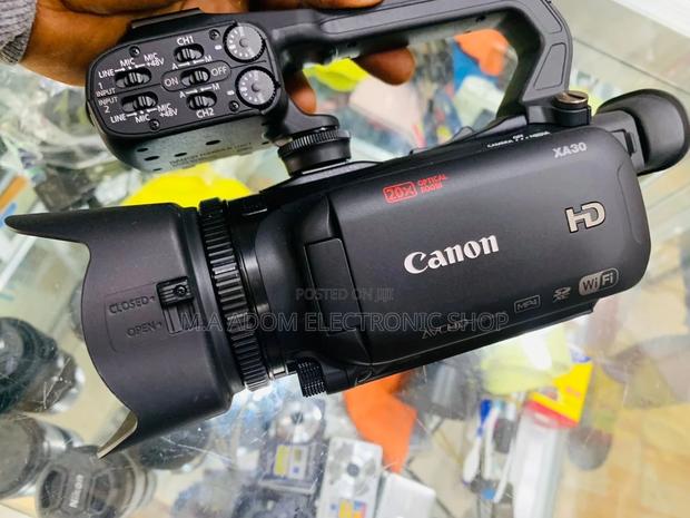 Canon Xa30 Professional Handheld Video Camera. · Photo 1