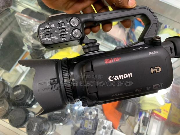 Canon Xa30 Professional Handheld Video Camera(Black). · Photo 1