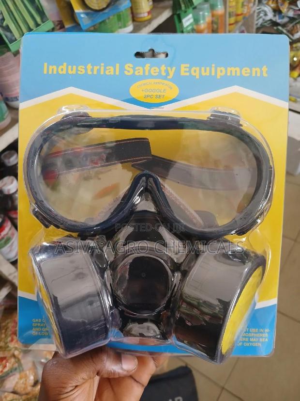 Industrial Mask And Goggles Set · Photo 6