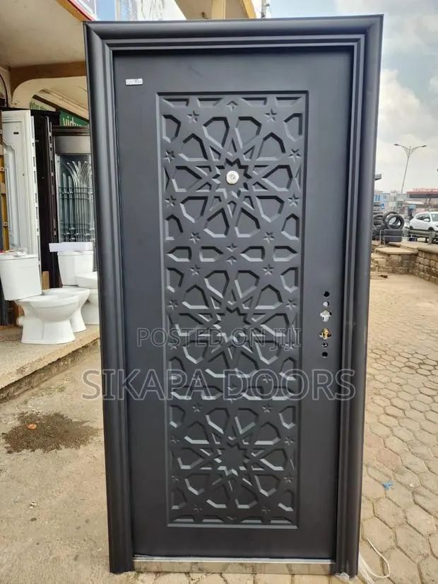 Durable German Design Door · Photo 1