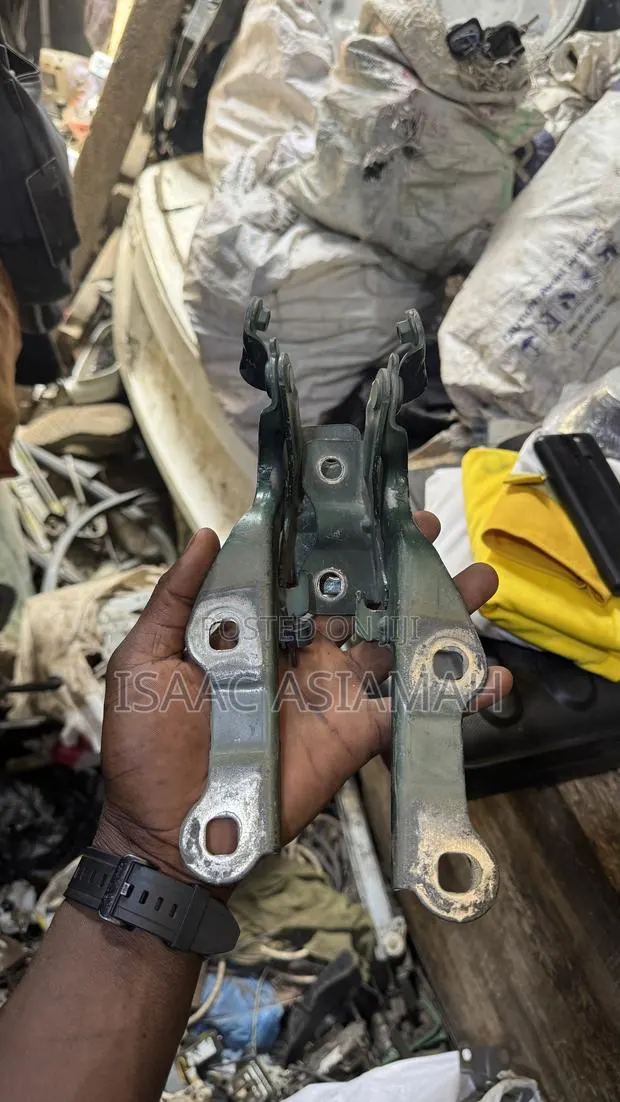 Chevrolet 2011,2012,2013,2014,2015,2016 Bonnet Hinge / Inches · Photo 1