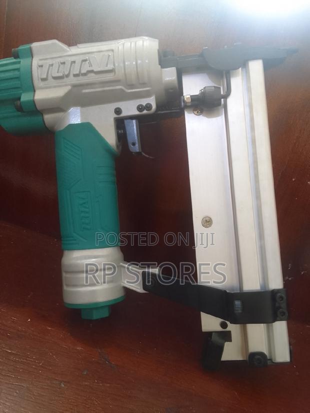 Total 2in1 Combo Brad Nailer · Photo 2