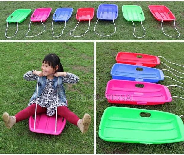 Saucer Sled , Plastic Snow Sled For Kids Adults - 4 Pieces · Photo 8