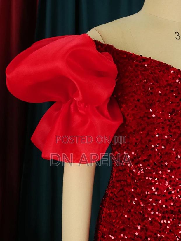 Elegant Evening Squin Dress · Photo 3