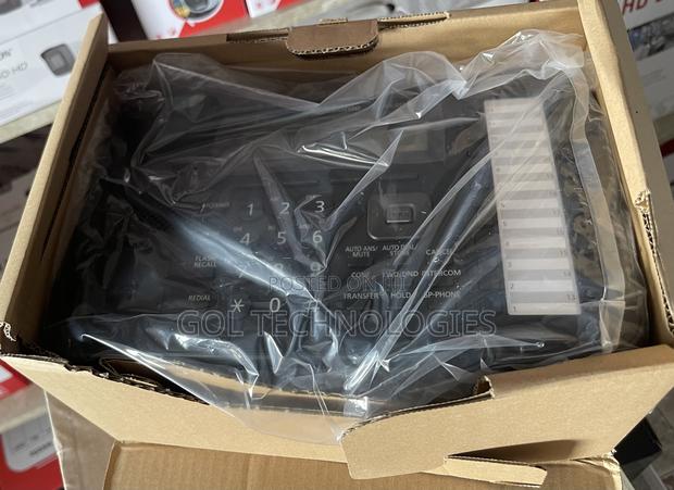 PANASONIC KX-DT543 Digital Telephone With 3-Line Display · Photo 3