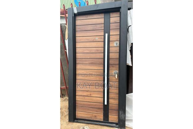 A Wonderful Door With All Accessories · Photo 1