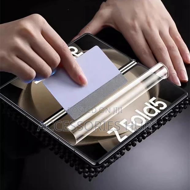 Z Fold 3, 4 and 5 Fiber Protector for the Inner Membrane · Photo 2