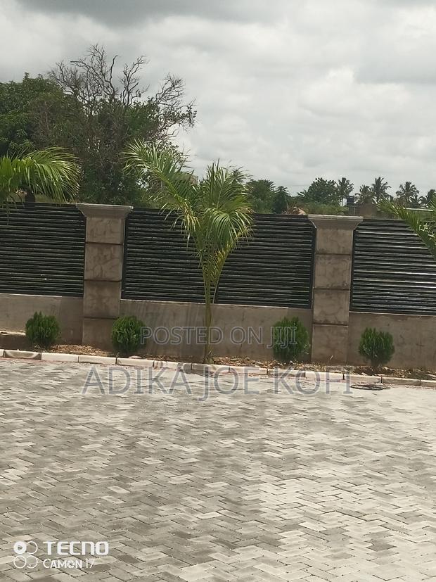 Fence Wall Coppin by Joefel Construction Decor · Photo 3