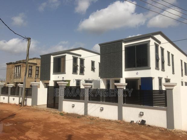 4bdrm House in Achimota Mall for sale · Photo 3