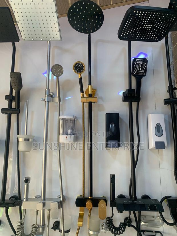 Black and Gold 3in1 Bathroom Shower · Photo 1