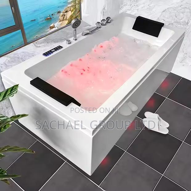 Rectangle Jacuzzi Bathtub · Photo 1