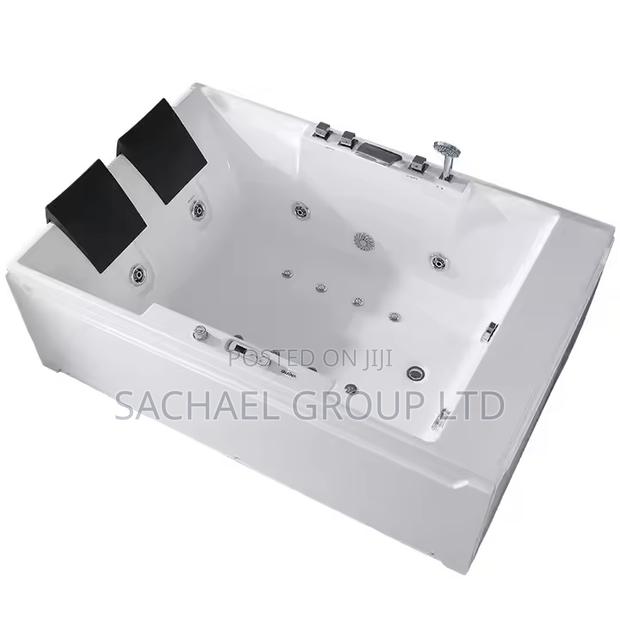 Luxurious Double Person Jacuzzi Bath · Photo 2