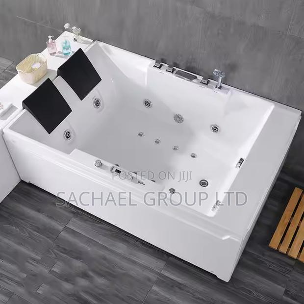 Luxurious Double Person Jacuzzi Bath · Photo 1