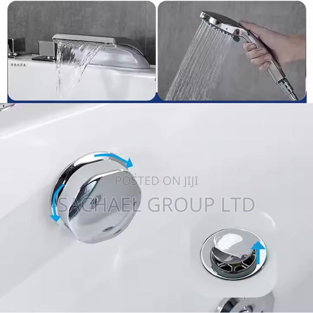Luxurious Double Person Jacuzzi Bath · Photo 5
