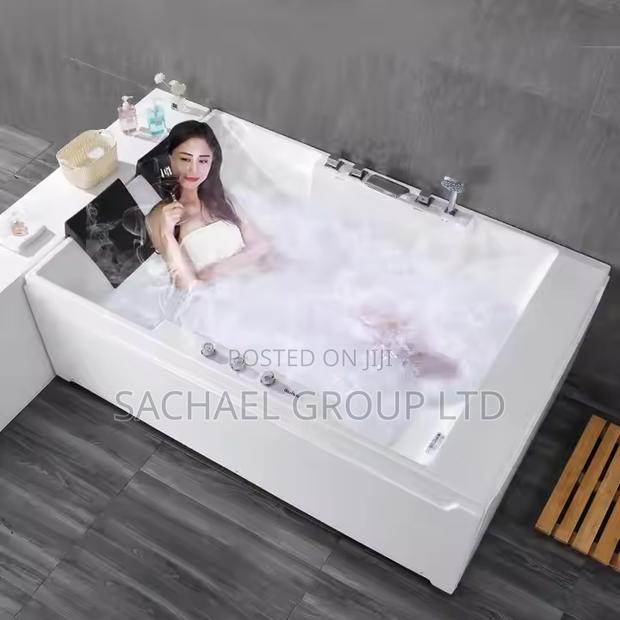 Luxurious Double Person Jacuzzi Bath · Photo 6