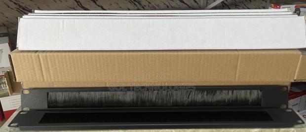 1U Network Cable Management BRUSH · Photo 2