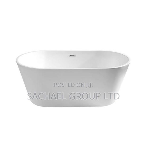 Ceramic Bathtub With Freestand · Photo 3