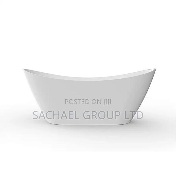 Ceramic Bathtub With Freestand · Photo 4