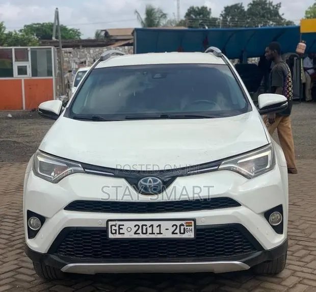 Toyota RAV4 2018 White · Photo 1