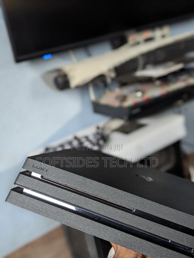 Playstation 4 PRO With 1 Terabite Storage and a Controller · Photo 1
