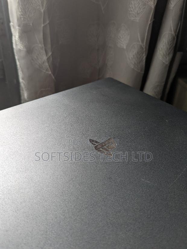 Playstation 4 PRO With 1 Terabite Storage and a Controller · Photo 3